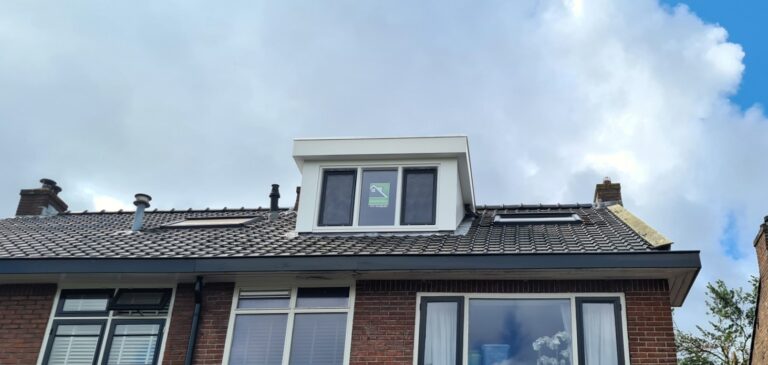 Kunststof met houtnerf  Dakkapel met plat dak – Beverwijk 3