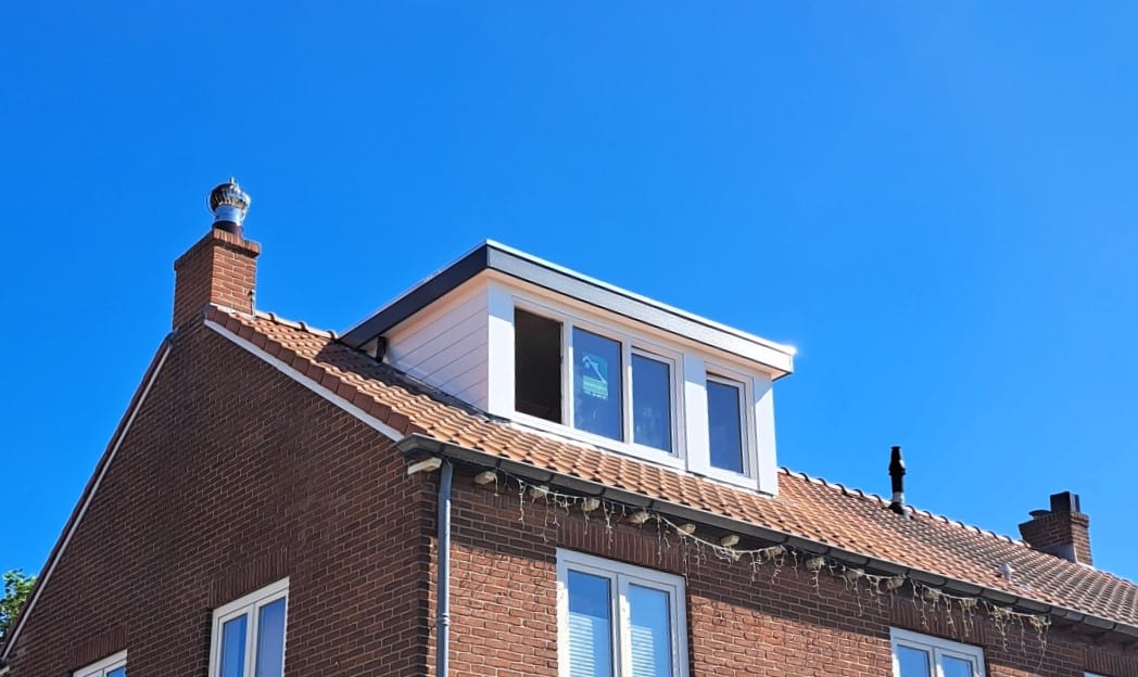 Kunststof met houtnerf  Dakkapel met plat dak – Driehuis NH 3