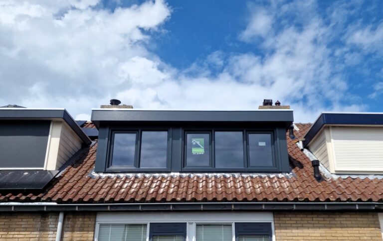 Kunststof met houtnerf  Dakkapel met plat dak – Egmond aan den Hoef 3