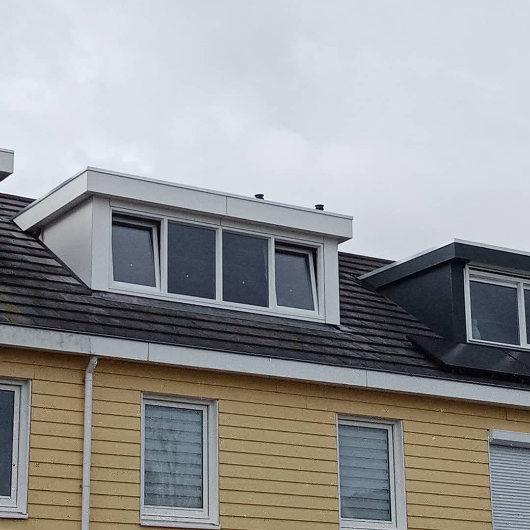 Kunststof met houtnerf  Dakkapel met plat dak – Zwaag 3