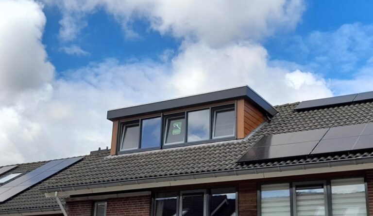 Kunststof met houtnerf  Dakkapel met plat dak – Leiderdorp 3