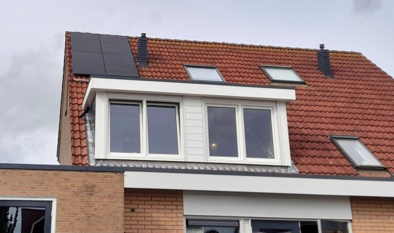 Kunststof met houtnerf  Dakkapel met plat dak – Avenhorn 3