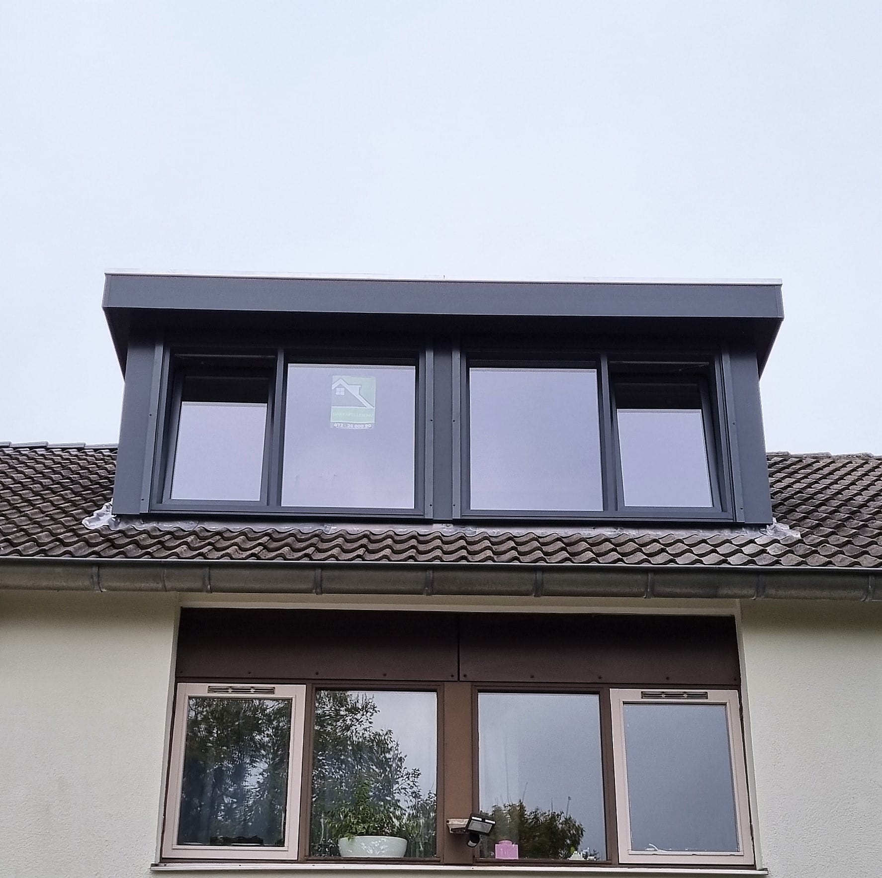 Kunststof met houtnerf  Dakkapel met plat dak – Hoofddorp 3