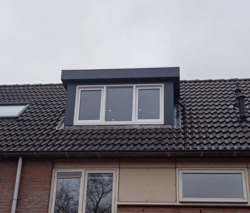 Kunststof met houtnerf  Dakkapel met plat dak – Amsterdam 3