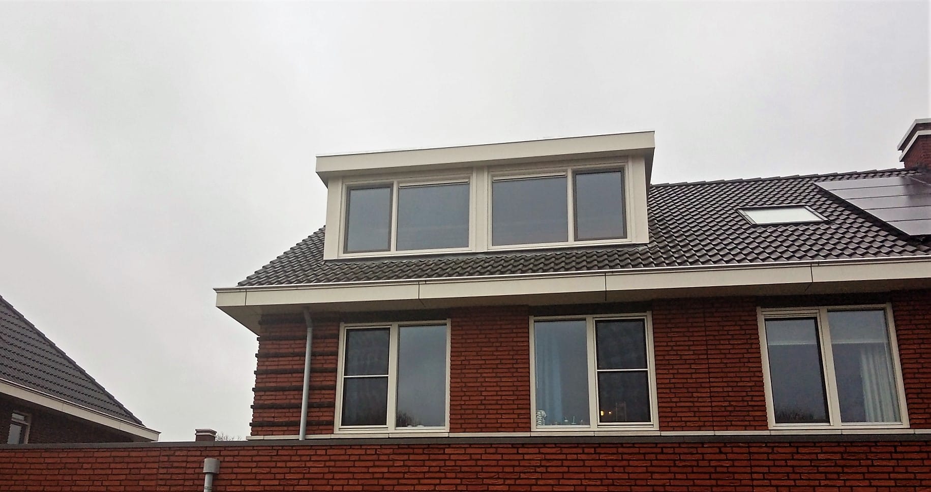 Kunststof met houtnerf  Dakkapel met plat dak – Schiedam 3