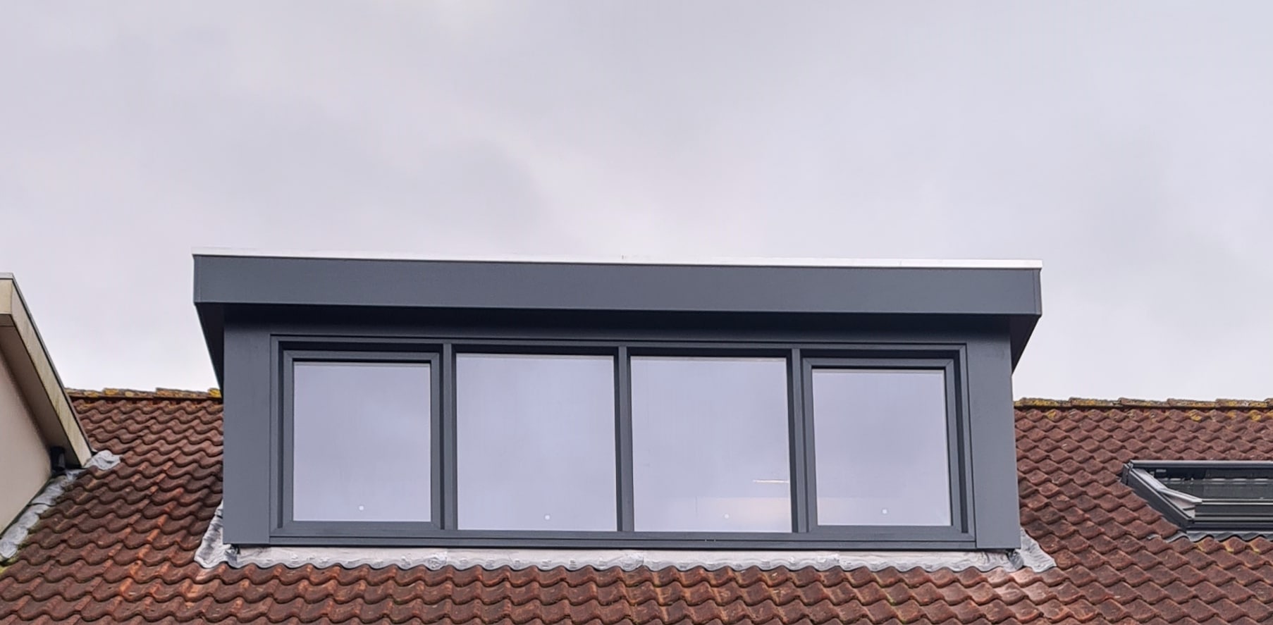 Kunststof met houtnerf  Dakkapel met plat dak – Almere 3