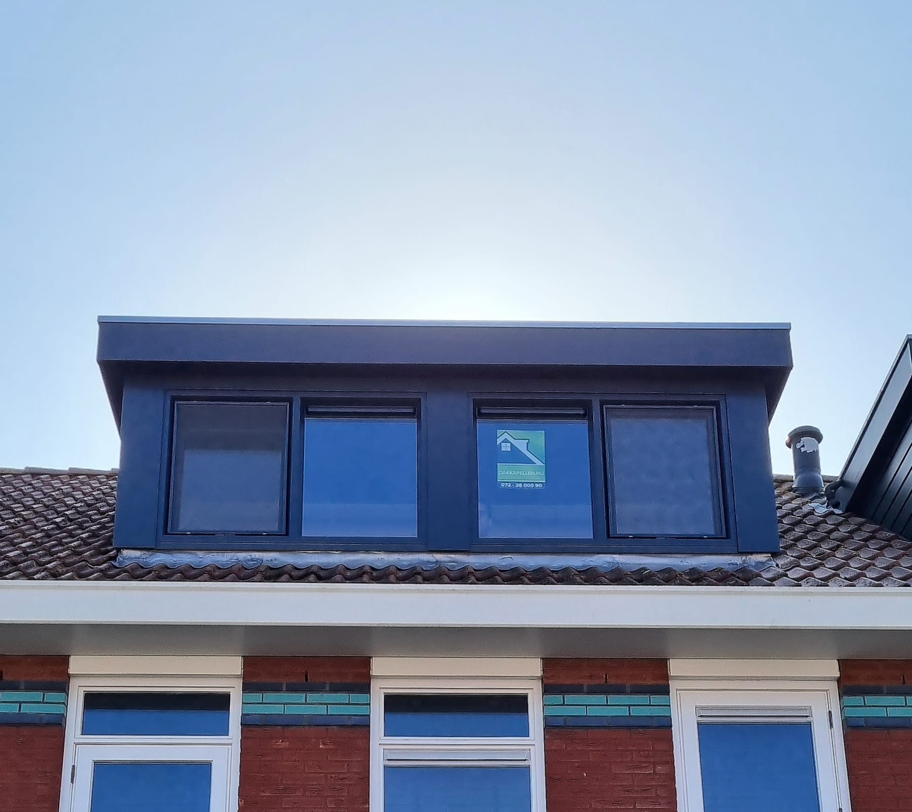 Kunststof met houtnerf  Dakkapel met plat dak – Egmond aan den Hoef 4
