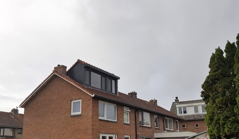 Kunststof met houtnerf  Verlegde nok – Rhoon 3