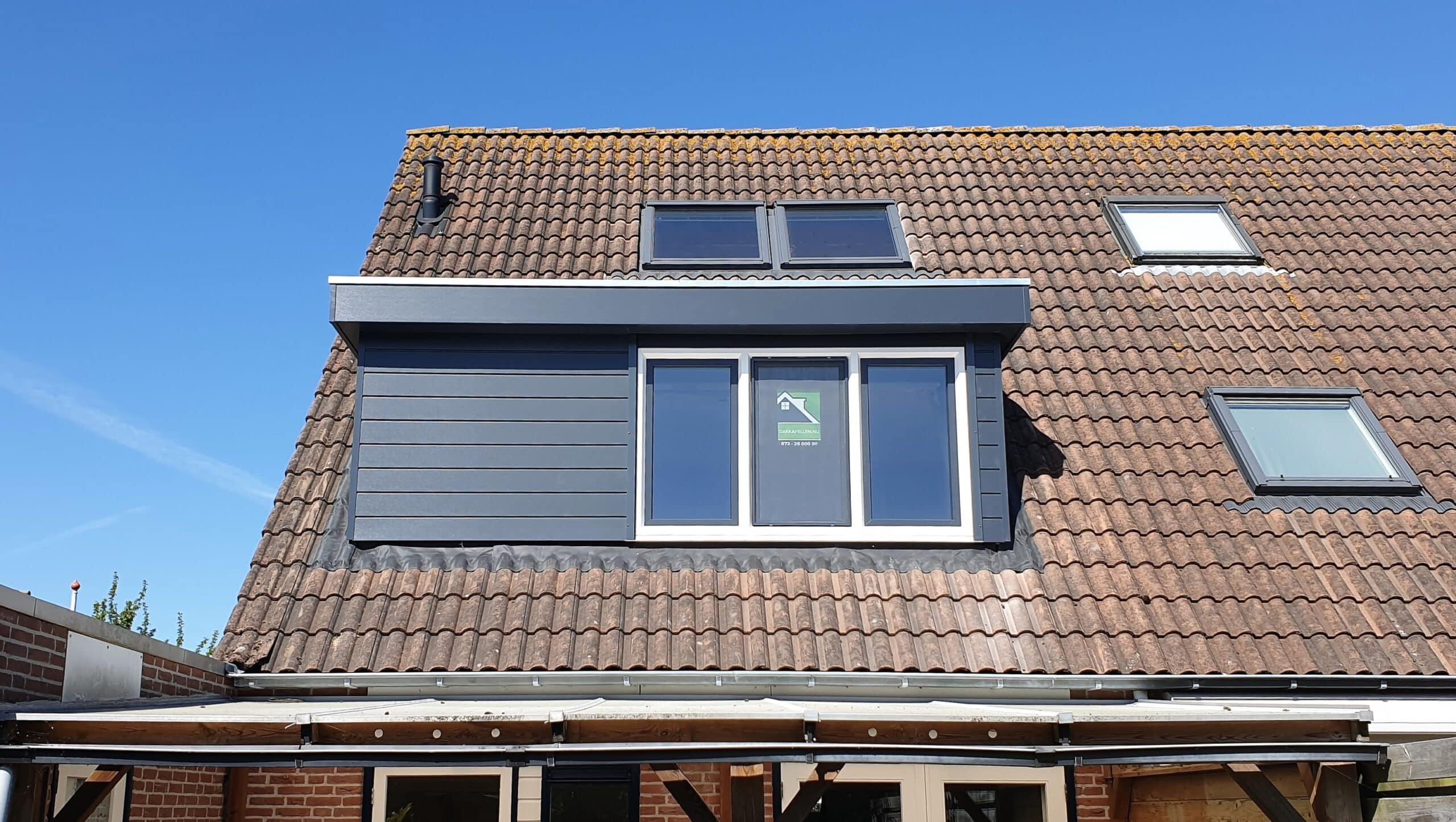Kunststof met houtnerf  Dakkapel met plat dak – Purmerend 3