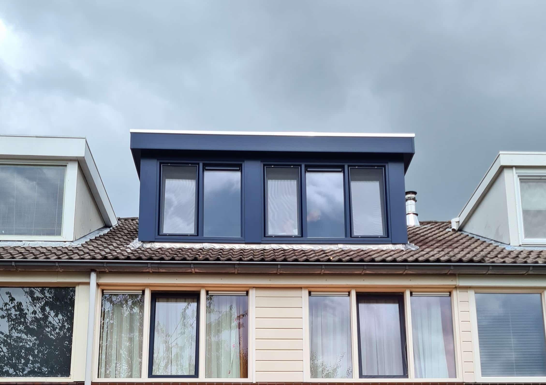 Kunststof met houtnerf  Dakkapel met plat dak – Hoorn 3