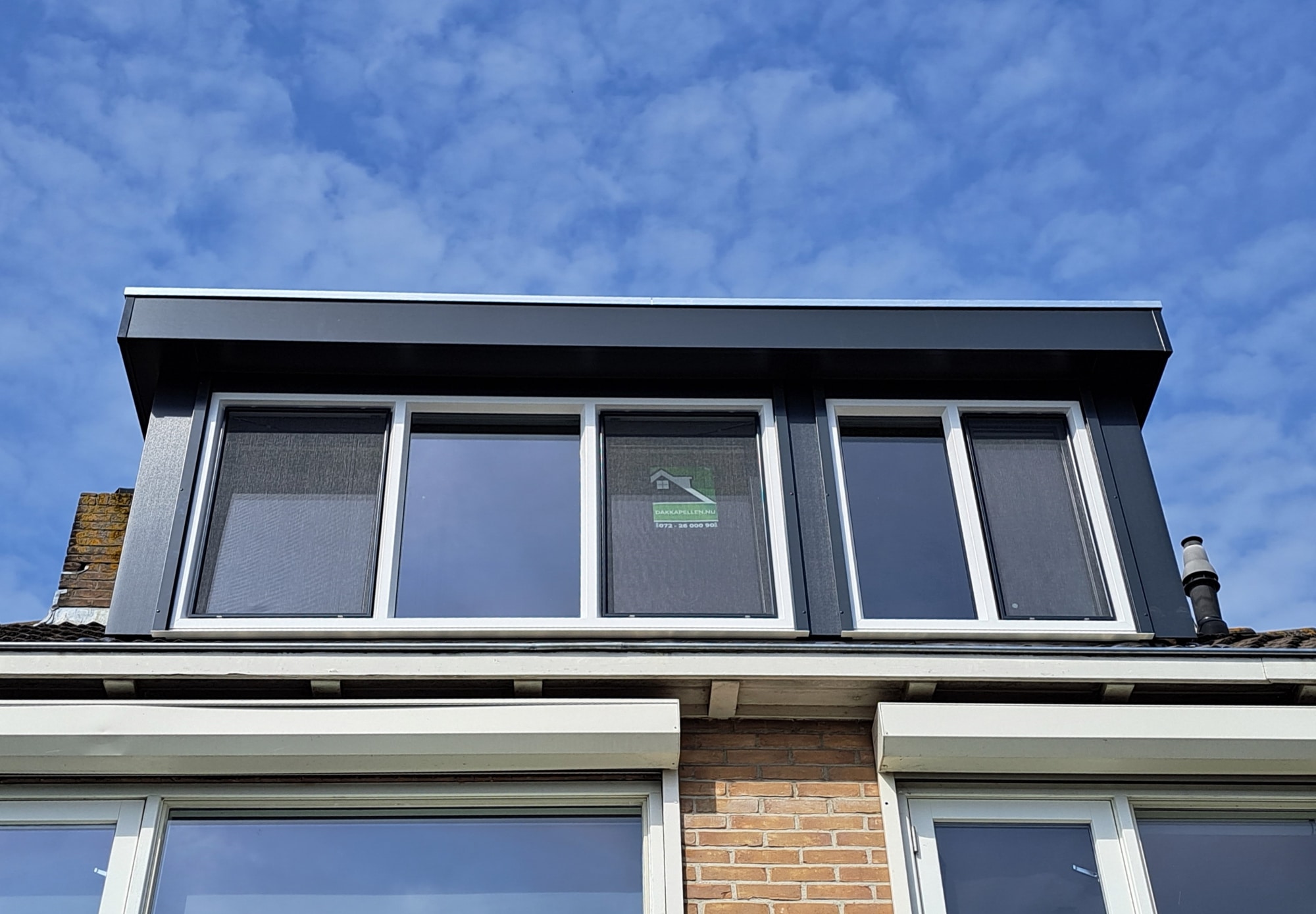 Kunststof met houtnerf  Dakkapel met plat dak – De Goorn 3