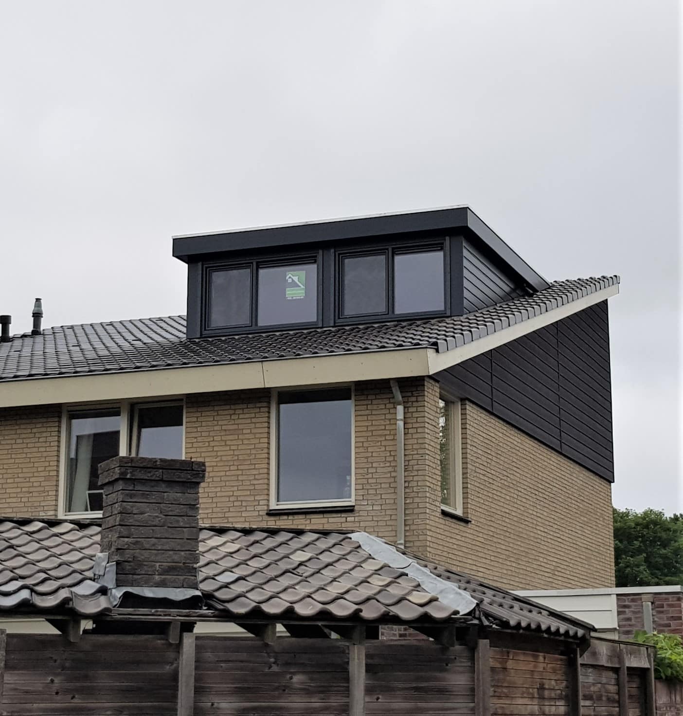 Kunststof met houtnerf  Dakkapel met plat dak – Limmen 3