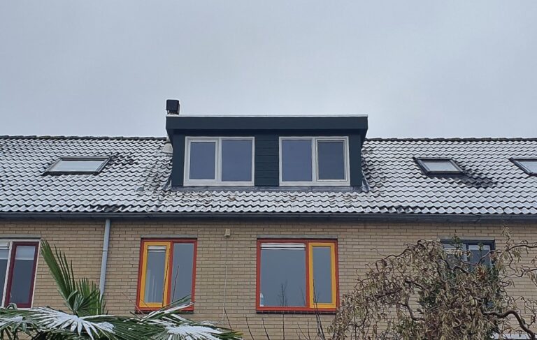 Kunststof met houtnerf  Dakkapel met plat dak – Almere 3