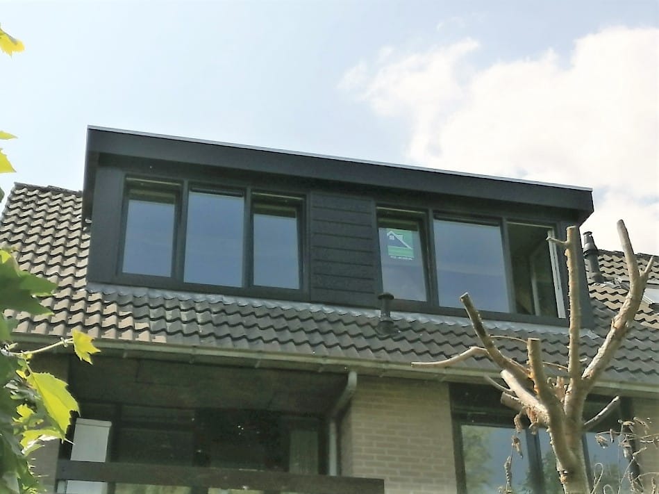 Kunststof met houtnerf  Dakkapel met plat dak – Leiden 4