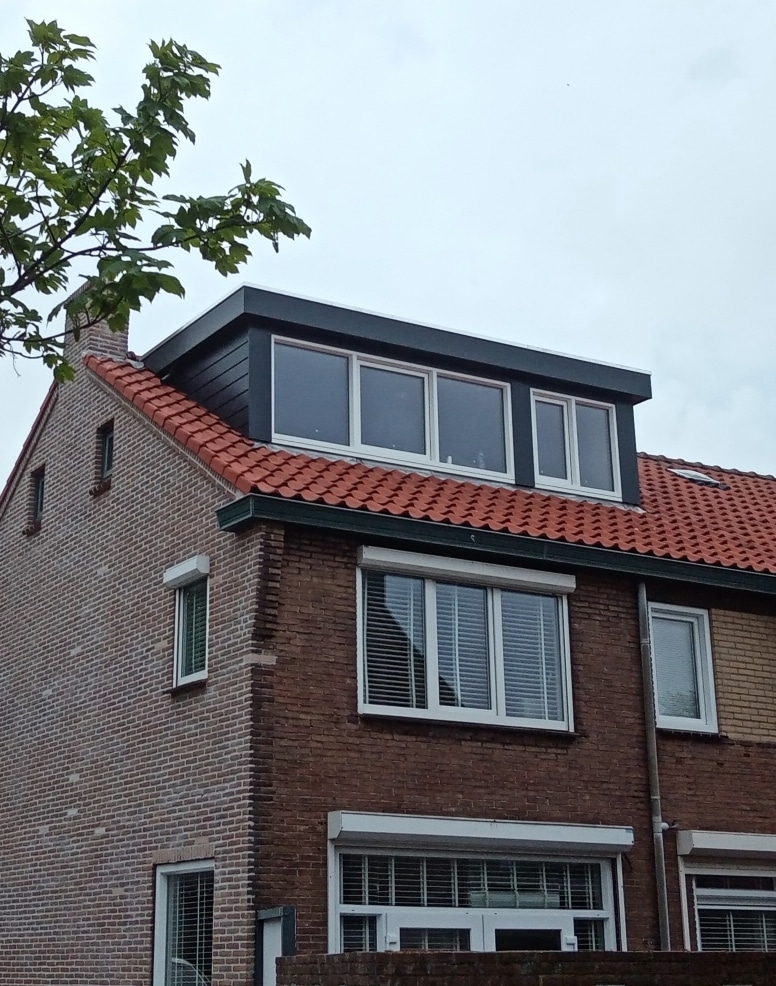 Kunststof met houtnerf  Dakkapel met plat dak – IJmuiden 3