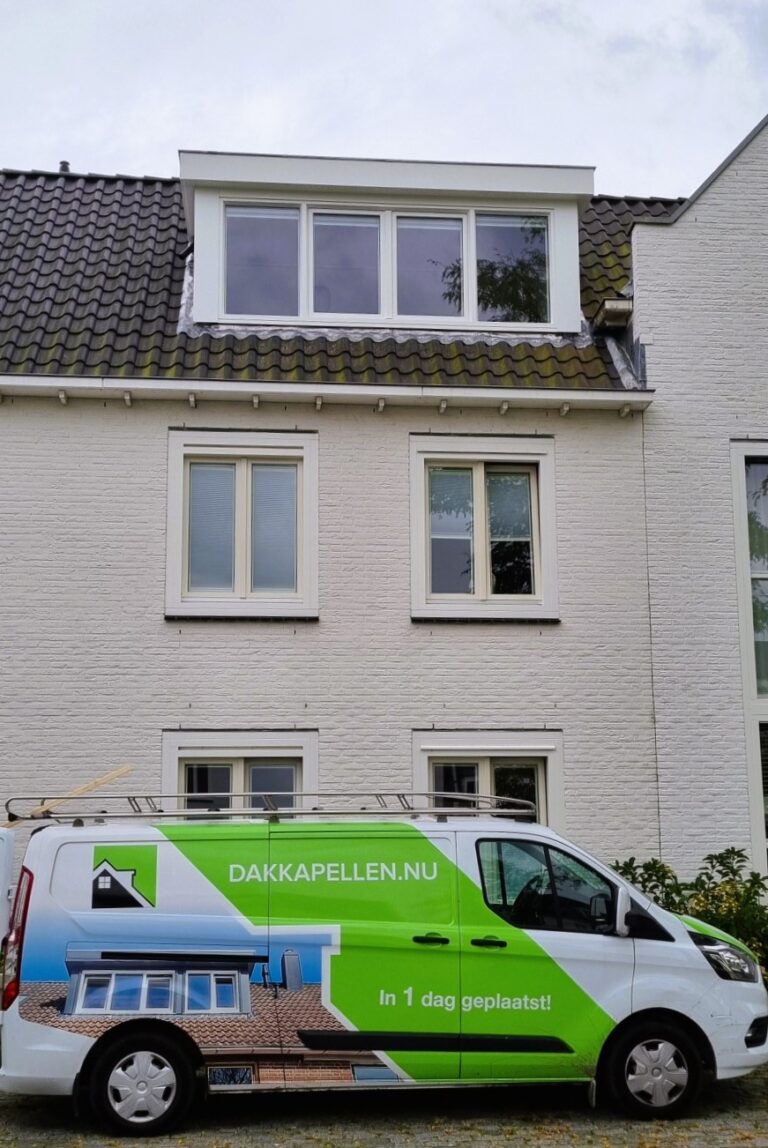 Kunststof met houtnerf  Dakkapel met plat dak – Hoofddorp 3