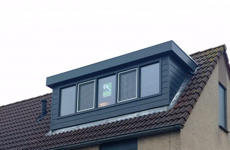 Kunststof met houtnerf  Dakkapel met plat dak – Almere 3