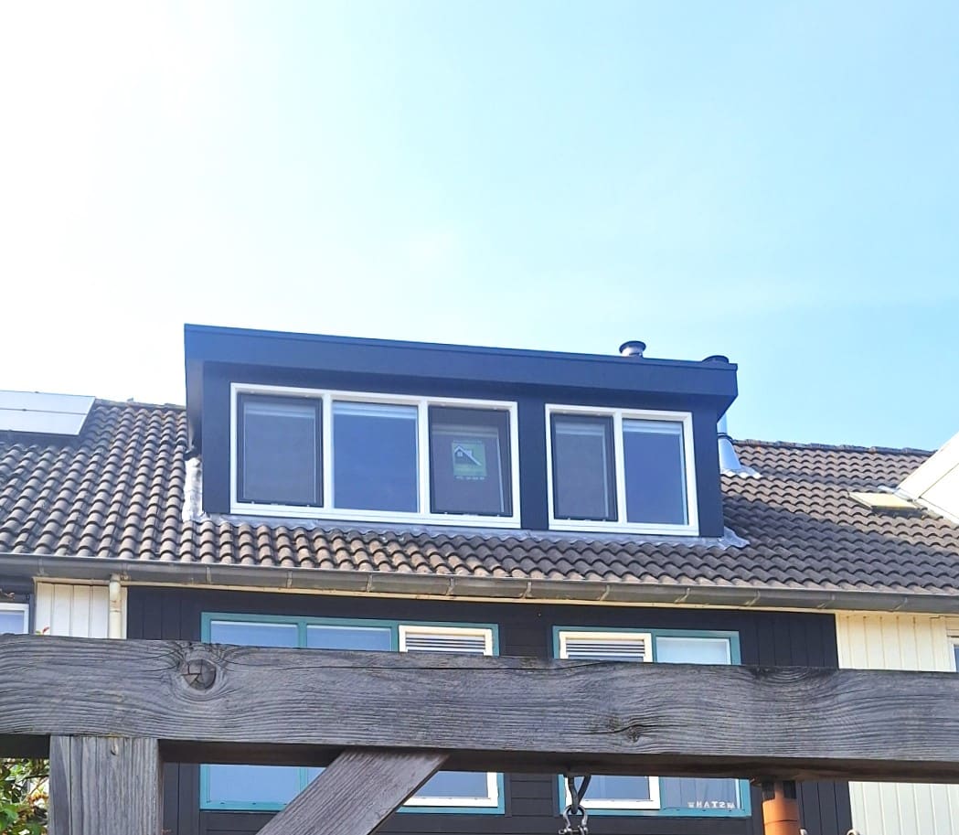 1274HM - Dakkapel met plat dak - Huizen
