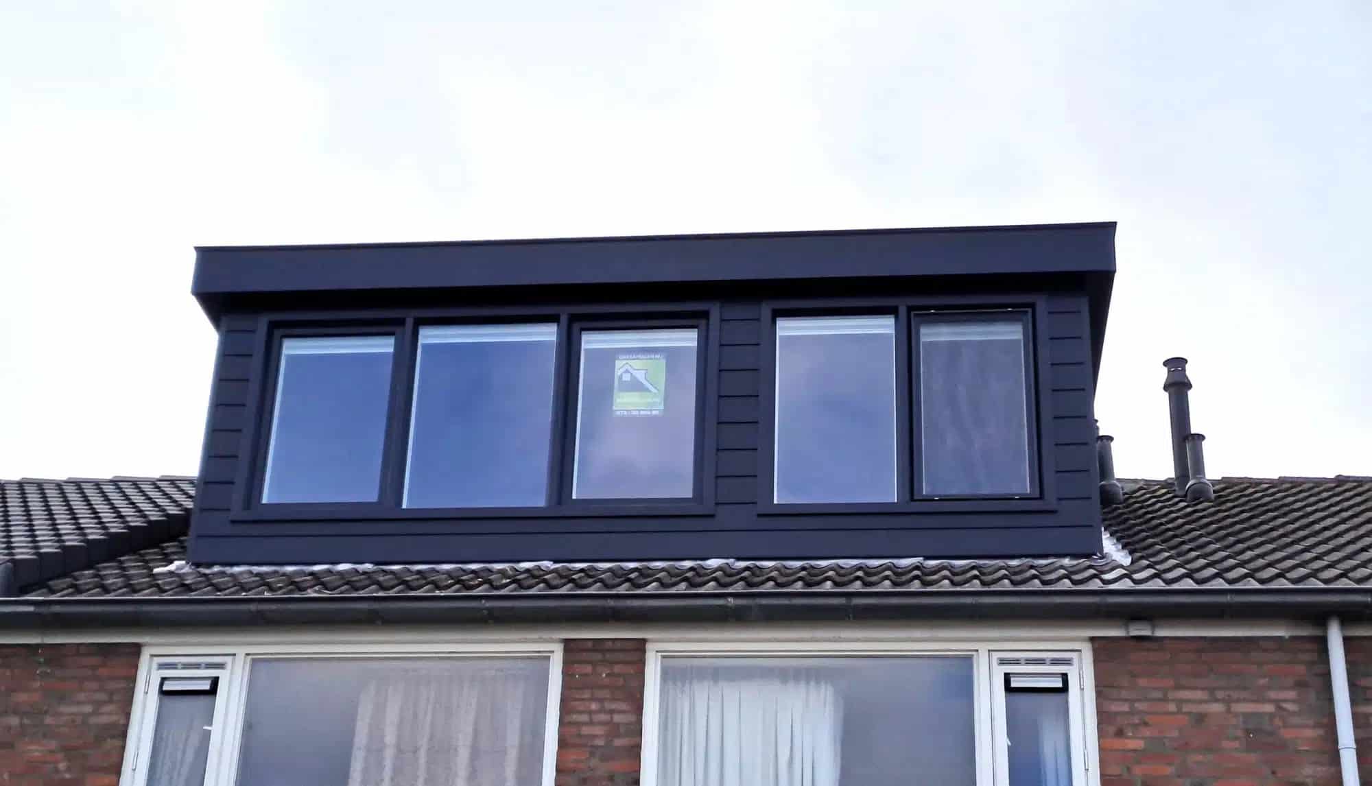 Donkere dakkapel van 5 meter