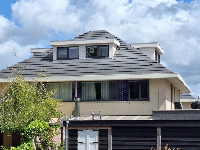 Houten of kunststof dakkapel