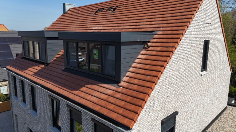 Moderne dakkapel in antraciet