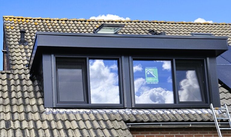 1747JG - Dakkapel met plat dak - Tuitjenhorn