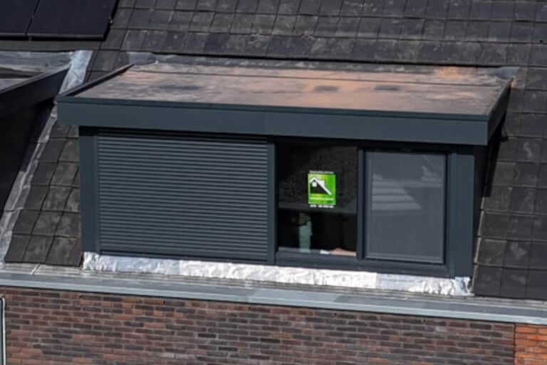 Dakkapel met rolluik en inzethor