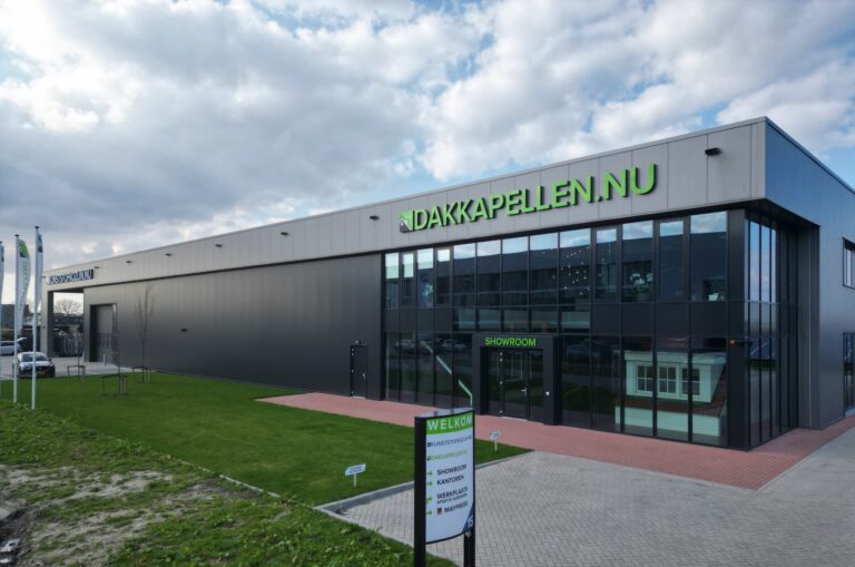 Buitenzijde-showroom-kunststof-kozijnen-en-dakkapellen.jpg