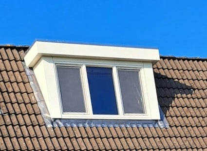 1383KJ - Dakkapel met plat dak - Weesp